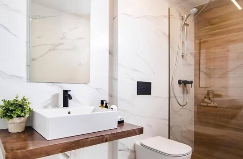 Volos City Centre House | Local Urban Living