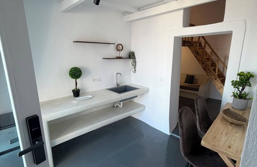 Pyrgos Apartment | LOFT KAVES POOL AND BAR SUITES - ΜΟΝΑΔΙΚΟ ΘΟΛΩΤΟ ΠΑΤΑΡΙ ΜΕ ΚΥΚΛΑΔΙΤΙΚΗ ΑΙΣΘΗΤΙΚΗ