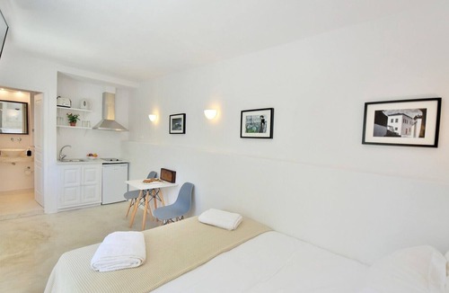 idhra House | Loukia's Apartments ( Garden Apartment )