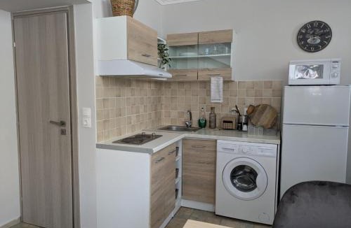Karpenisi Apartment | Loutraki central studio