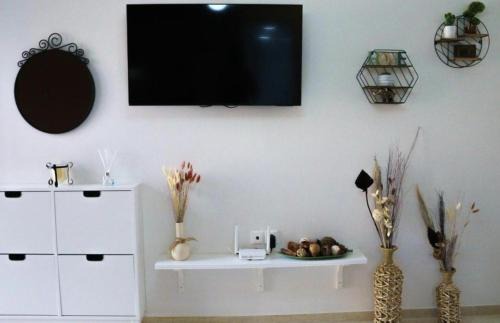 Loutraki Apartment | Loutraki Coastal Apartment Retreat
