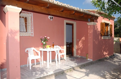 Agios Gordios Cottage | Lovely 2 bedroom cottage just a two minute walk from the beach