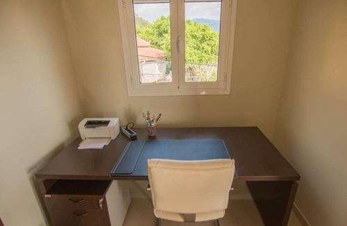 Katsaraiika Apartment | Lovely 3-bedroom rental unit with alluring views