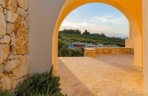Samos Apartment | Lovely apartment for 4 people with pool, WIFI, A/C, TV, balcony, panoramic view and parking