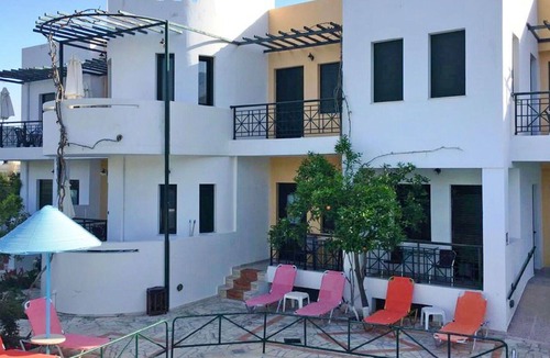 Mirtos Apartment | Lovely apartment for 4 guests with pool, WIFI, A/C, hot tub, TV, terrace and parking