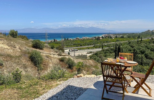 Evrostina House | Lovely home in Xylokastro with WiFi