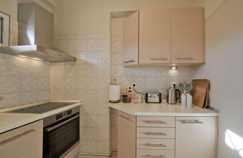 Vouliagmeni Apartment | LucyZen! Stylish Apt, Athenian Riviera, near beach