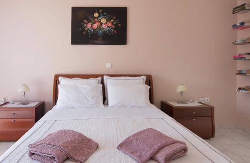 Paralias Cottage | ★LUX Family Getaway★near beach/airport, garden, sea view, 3BDR, 2BTH