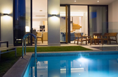Kato Galatas Villa | Lux villa ★ Beach at 150mt ★ Sea View ★ 2 Pool ★ 20 sleeps