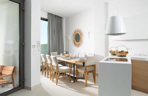 Kato Galatas Villa | Lux villa ★ Beach at 150mt ★ Sea View ★ 2 Pool ★ 20 sleeps