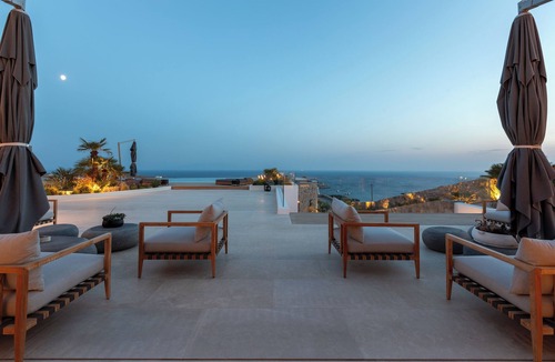 Platis Gialos Villa | Luxurious 10-bedroom Villa Platy in charming Mykonos with WiFi, fitness room