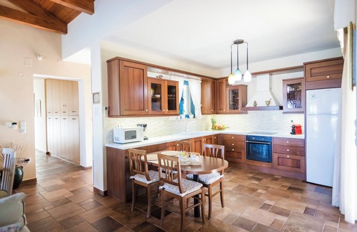 Giannoudion House | Luxurious villa, idyllic view, 5km from town & beach, total privacy, large pool