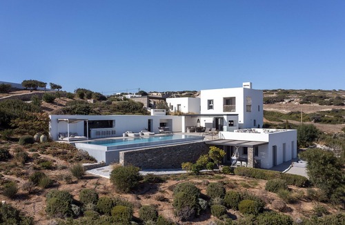 Paros Villa | Luxurious villa in Paros island. Walking to the beach. Close to Naoussa Town.