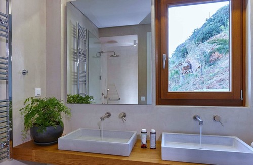 Palaiokastro Villa | Luxurious Villa with Infinity Pool and Hammam
