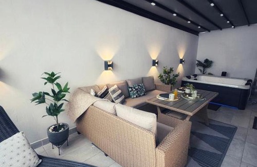 Dafni Apartment | Luxury 2 storey 2bedroom condo with Private Jacuzzi & patio - Athens