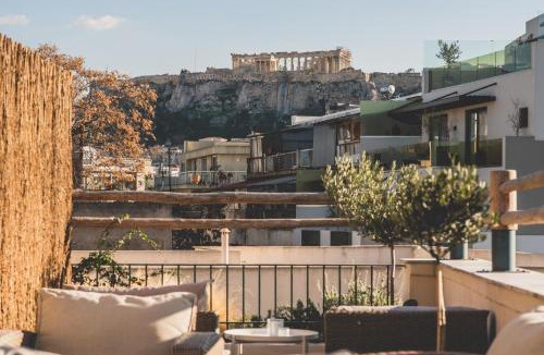 Psirri Apartment | Luxury Apartment with Acropolis view Terrace and Jacuzzi in the Heart of Athens - Living Stone Azurite