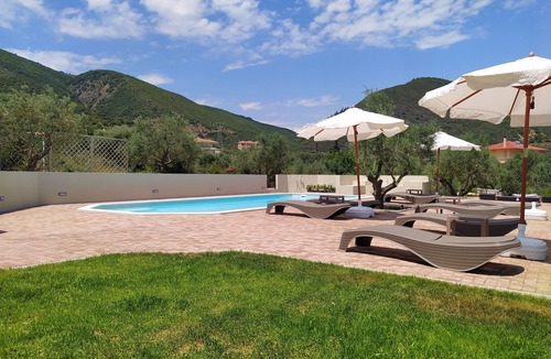 Platanitis Villa | Luxury Villa, panoramic sea view, peaceful surroundings, near Nafpaktos city