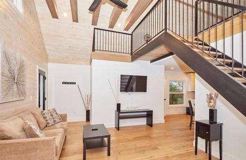 Niagara Falls House | Luxury rental with a great location-walking distance to The Falls and attractions.