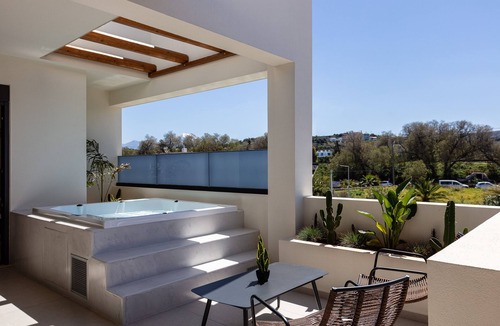 Adelianos Kampos Apartment | Luxury Seaside Apartment with Private Hot tub - 10km from Rethymno City Center