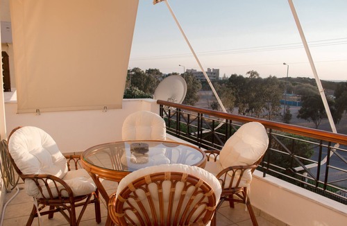 Saronida Apartment | Luxury seaview apartment by the beach
