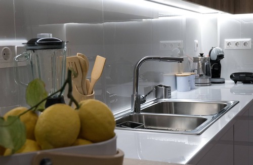 Dafni House | Luxury, Spacious, Cozy House, 5 mins walk to metro