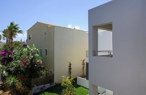 Platanias Town Apartment | Luxury Suites | Modern Athina Suites In Platanias with Pool