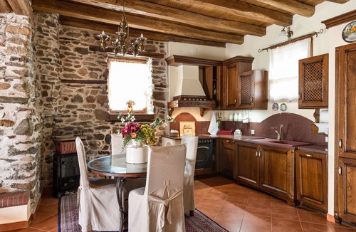 Vrasna House | Luxury Traditional Stone House in Vrasna