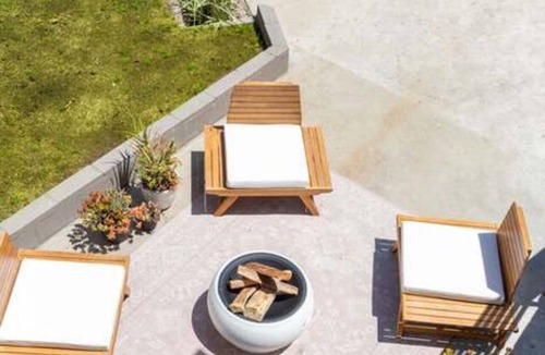 View Park-Windsor Hills House | Luxury Furnished 30-60-90 Day Stay Vineyard Style Residence w/Pool + Spa