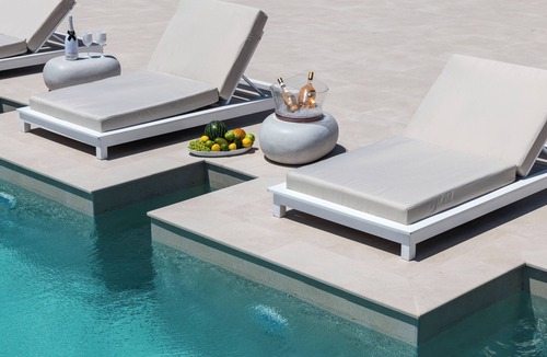 Paraga Villa | Luxury Villa, 5mins to Scorpios, Nammos & Mykonos Town, pool & 2 jacuzzis
