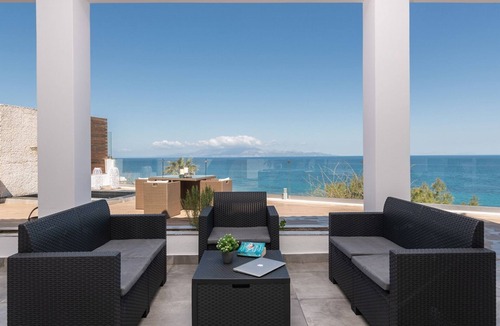 Neromilos Villa | Luxury Villa Cavo Mare Meltemi with pool & jacuzzi