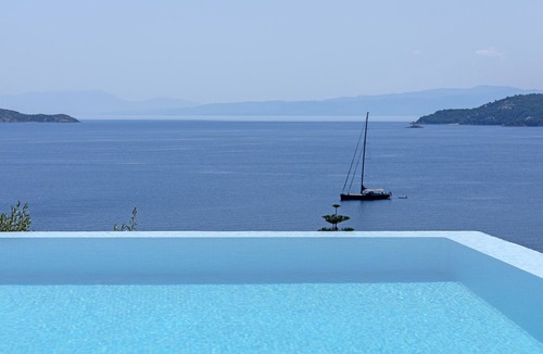 Koukounaries Villa | luxury villa k skiathos town