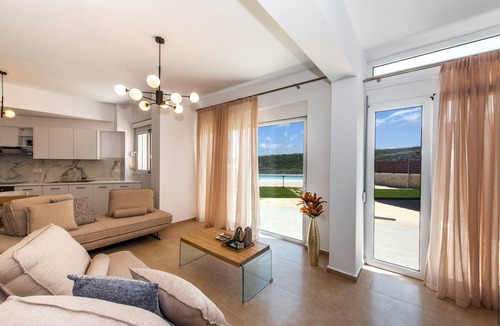 Gerani Villa | Luxury Villa Oasis, 11 bedrooms, Private Heated Pool & Jacuzzi