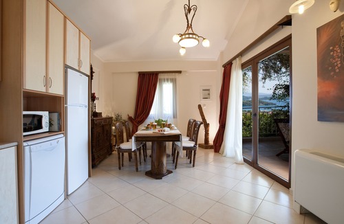 Nidri Villa | Luxury villa overlooking the sea with private pool-Villa Olive