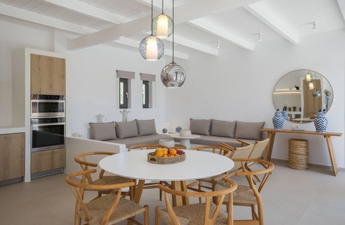 Santa Maria Villa | Luxury Villas with beautiful pool view! Family-sized with a 7,000 sqm garden!
