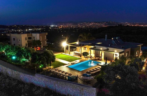 Potistiria House | Luxus-Villa Freier beheizter Pool Atemberaubende Aussicht Kreta by Interhome