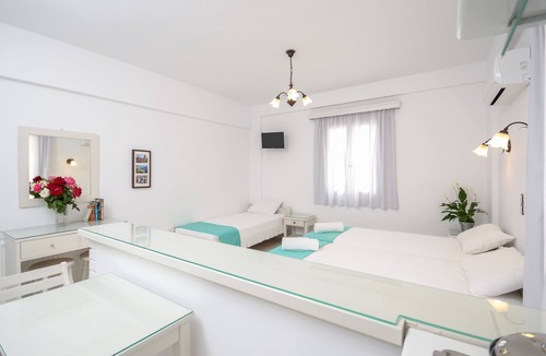 Old Town Naxos Hotel | "Lygdamis Hotel" triple studio in the heart of Naxos
