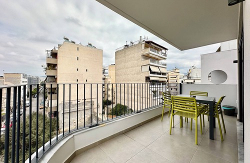 Petralona Apartment | M & M 8 IN THE CITY