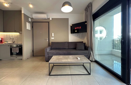 Moschato-Tavros House | M&M Entire private building with jacuzzi/rooftop
