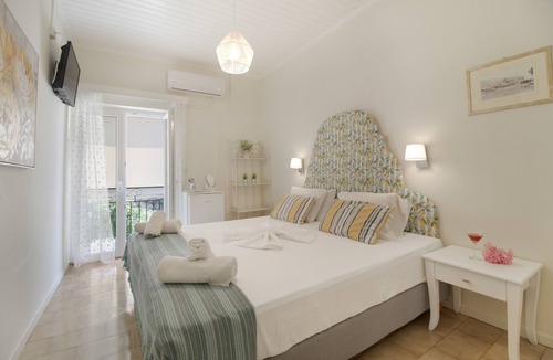 Nikiana House | M5 Room with Wi-Fi and Air Conditioning