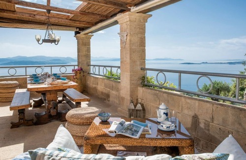 Spartylas Villa | Magic Rocks - Five Bedroom Villa, Sleeps 10