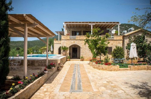 Kardamyli Villa | Magnificent, Authentic Private Villa and the Guest house
