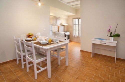 Antipata Apartment | Magnolia Apartments Near Fiscardo large pool and Gym