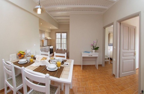 Antipata Apartment | Magnolia Apartments Near Fiscardo large pool and Gym