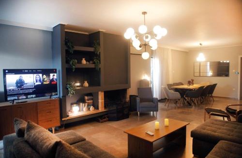 Khalandrion Apartment | Maisonette Chalandri by DV10 Family House Luxury Oasis
