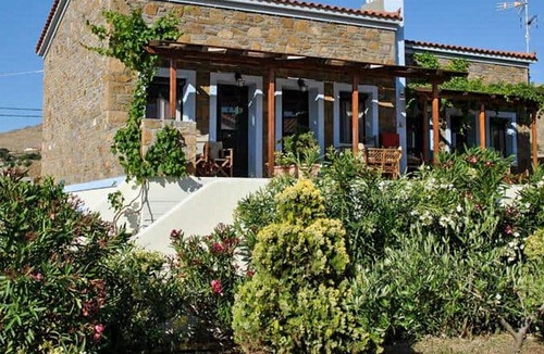 Myrina Apartment | Maisonette With Pool & Beach