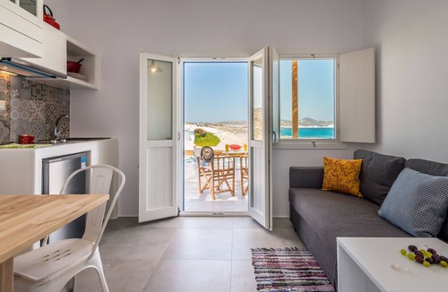 Milos House | Manolis And Filio Home -By The Sea