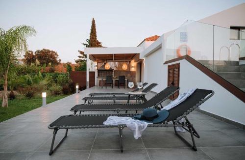 Soroni Villa | Manolis Seaside Villa