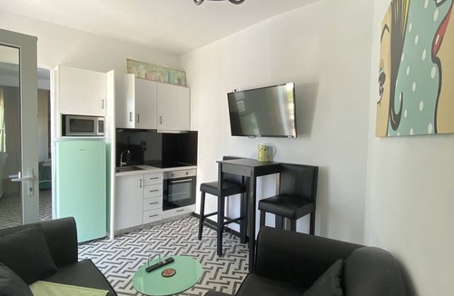 Adelianos Kampos Apartment | Maria's doolhouse
