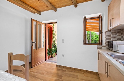 Livadia House | Maria's House with View in Kambos