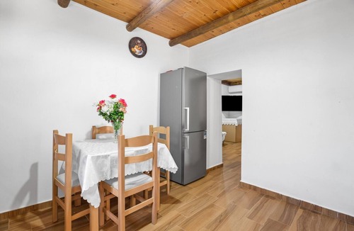 Livadia House | Maria's House with View in Kambos